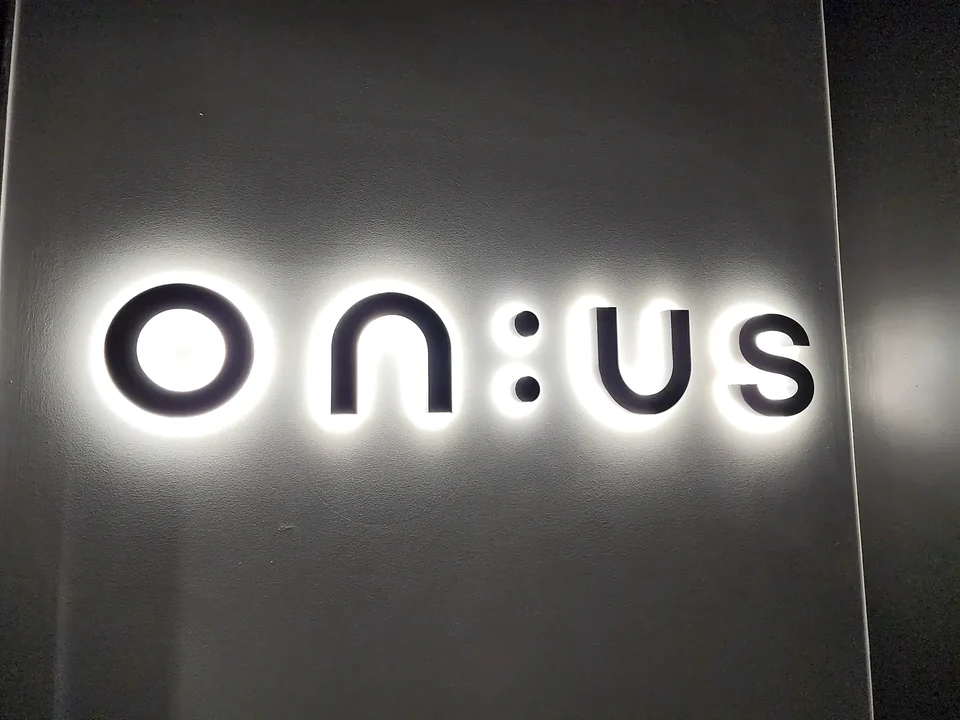 ONUS 사무실 사인 시공